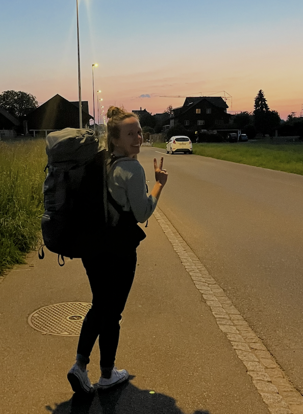 Larissa mit Rucksack